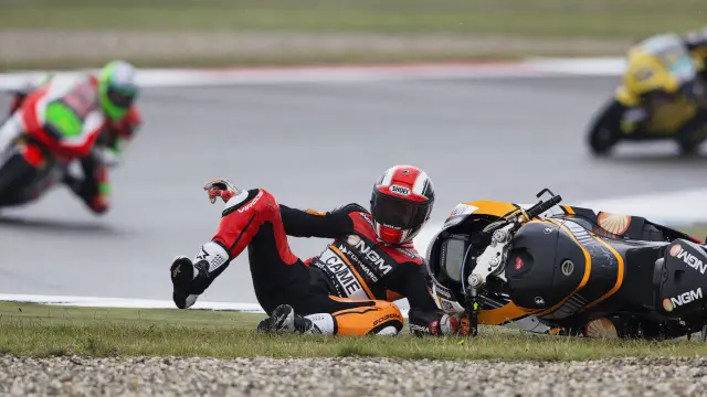 Psini cae durante la disputa del GP Holanda