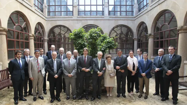 Los Duques de Soria junto a varios invitados a la apertura del año académico