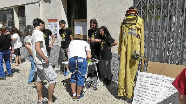 Muchos vecinos de Sabiñánigo firmaron en apoyo a las reivindicaciones de la plantilla de Sarga.