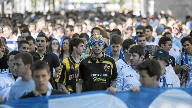 Imagen de la concentración del 17 de mayo, en los prolegómenos del partido ante el Sabadell, a su paso por la Gran Vía.