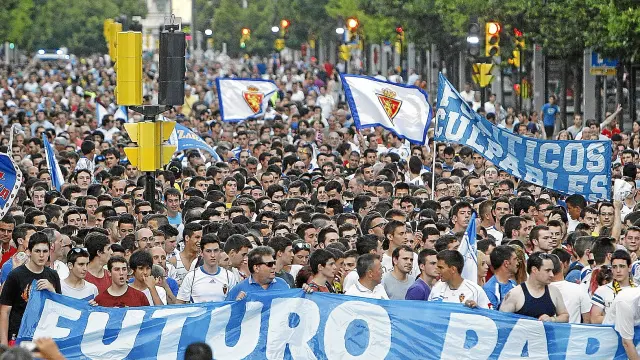 Imagen de la masiva manifestación por el futuro del RealZaragoza celebrada el pasada jueves.