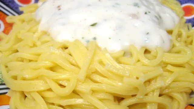 La salsa tártara es un excelente acompañamiento para los platos de pasta