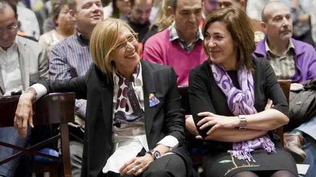 Rosa Díez junto a la candidata por Zaragoza, Cristina Andreu