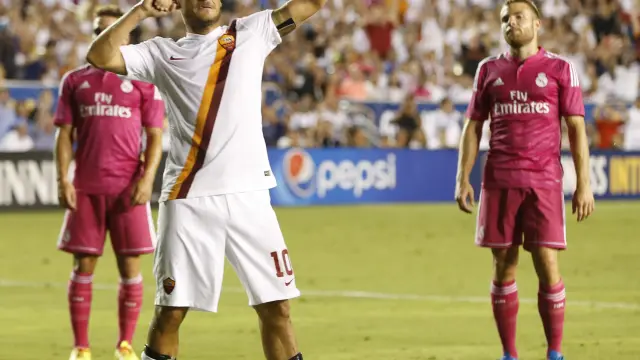 Totti marcó el gol de la victoria romana
