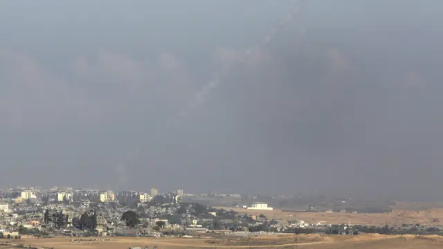 Un cohete es lanzando por los palestinos al finalizar la tregua