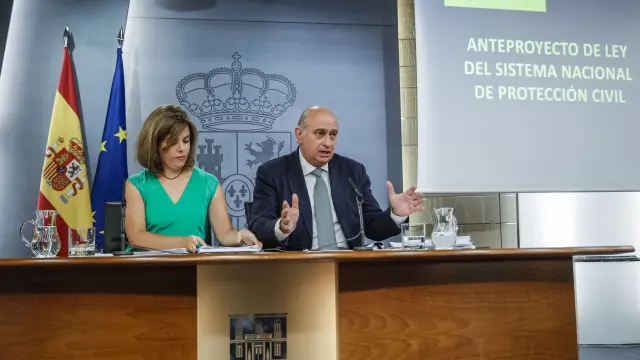 Soraya Sáenz de Santamaría y Jorge Fernández Díaz después del Consejo de Ministros