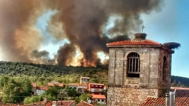 El incendio amenazó a los vecinos de Puentedura y Quintanilla del Agua