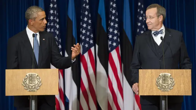 Obama junto al presidente estonio Toomas Hendrik