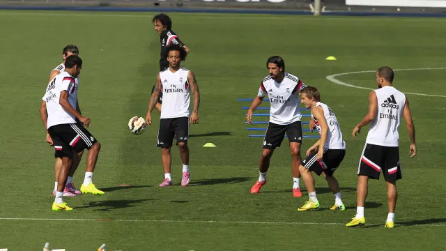 Khedira, con sus compañeros, en un entrenamiento del Real Madrid
