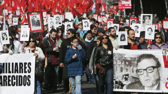 Miles de personas reclaman en Chile el fin de la impunidad por la represión en la dictadura