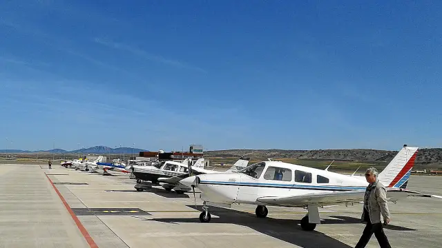 Avionetas de escuelas de vuelo llegan periódicamente al aeropuerto de Teruel.
