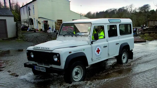 Land Rover y Cruz Roja, con las familias españolas
