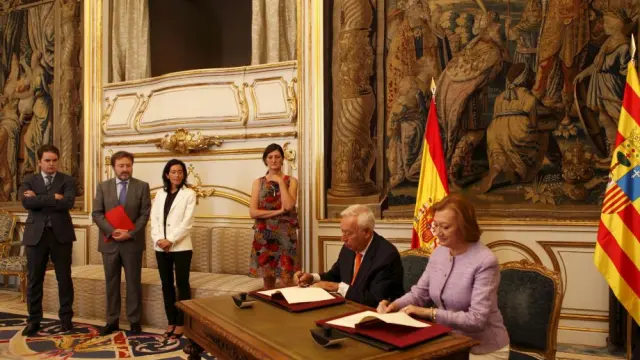 Rudi firma el traslado de la oficina que el Gobierno de Aragón tiene en Bruselas