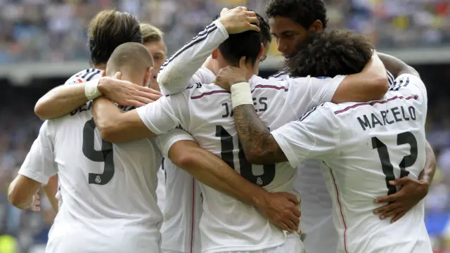 Los jugadores del Madrid celebran la goleada