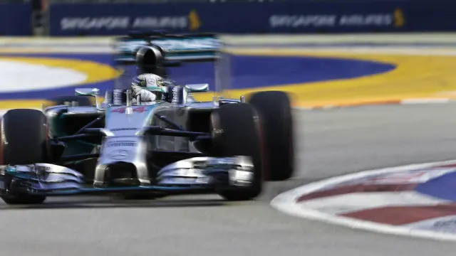 Lewis Hamilton rodando en Marina Bay
