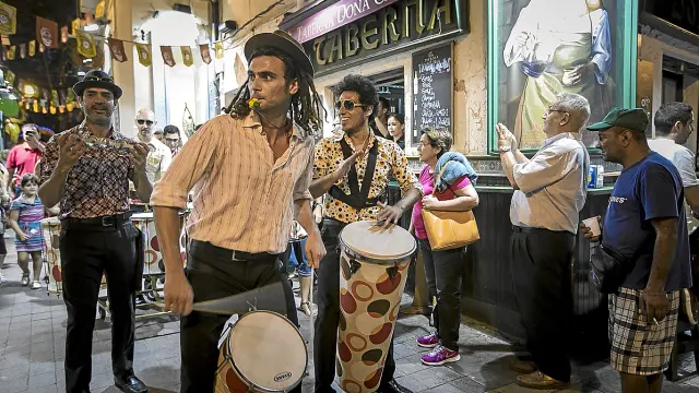Los tambores dieron inicio a las fiestas del popular barrio zaragozano.