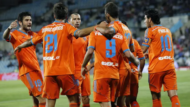 André Gomes celebra un gol con sus compañeros