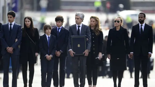 La familia de Adolfo Suárez el día de su fallecimiento. Su nieta Alejandra aparece a la izquierda