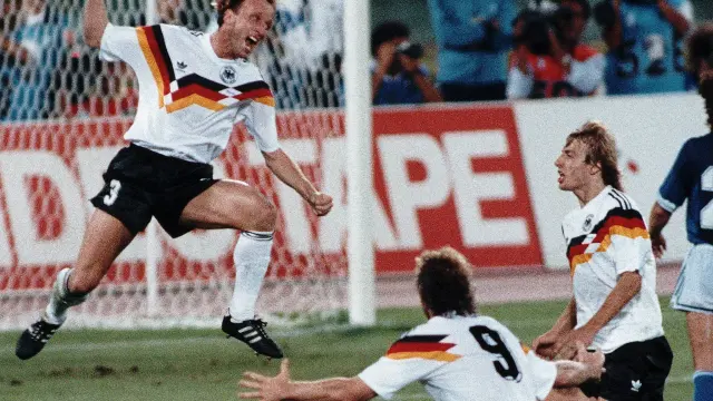 Brehme celebra el gol con Alemania en la final del Mundial