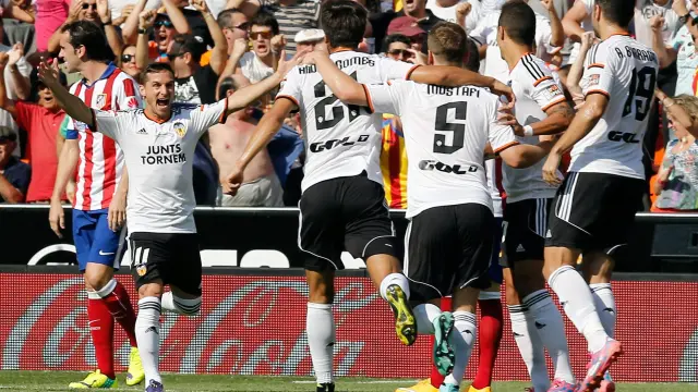 El Valencia celebra el primer gol