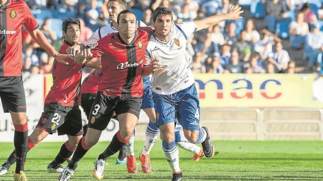 Cabrera y Rubén, dos de los puntales defensivos del equipo, en un lance a balón parado del partido del domingo ante el Mallorca.