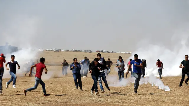 Los policías turcos usan gas lacrimógeno para dispersar a los manifestantes kurdos