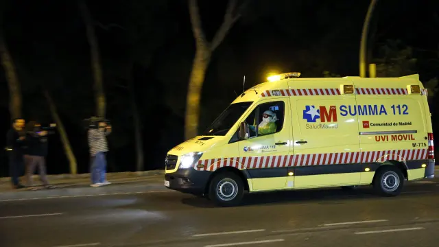 La ambulancia que trasladó a la auxiliar de enfermería infectada por el virus de ébola.
