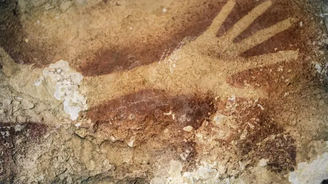 Fotografía facilitada por Nature de las pinturas prehistóricas de 39.000 años de antigüedad