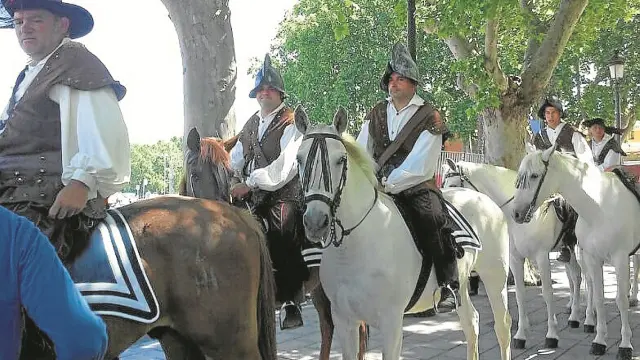 El grupo, ataviado a la usanza del siglo XV, en otra de sus actuaciones en La Rioja.