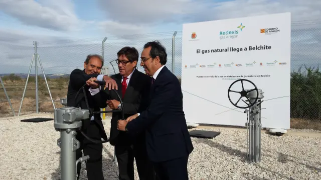 El consejero de Industria e Innovación del Gobierno de Aragón, Arturo Aliaga, y el director general de Redexis gas Aragón, Ignacio Montaner