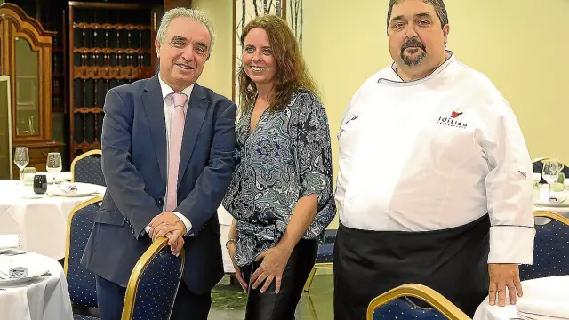 Miguel Ángel Nicolao, Jennifer Marín y Javier Nicolao, en Idílico Restaurante