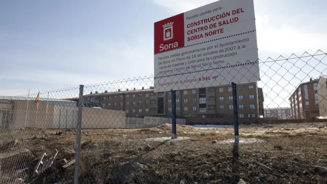 Cartel informativo de la construcción del centro de salud Soria Norte