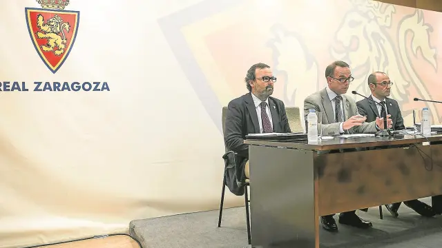 El vicepresidente Sainz de Varanda, el presidente Lapetra y el consejero Rodrigo, en una comparecencia de la pasada semana.