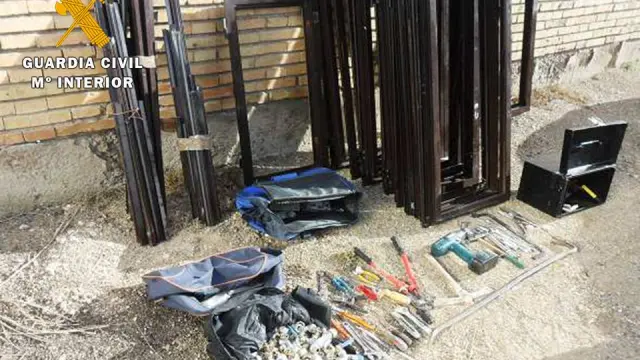 Detenido por robo de material interior de viviendas deshabitadas en La Joyosa