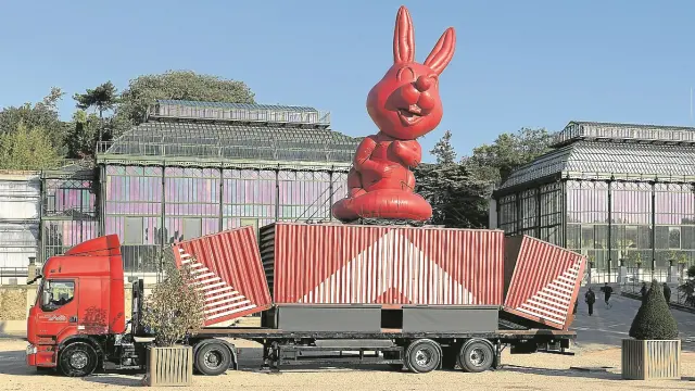 Al camión, que se transforma mecánicamente en museo, únicamente pueden acceder los niños.