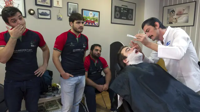 El movimiento Movember  invita a los hombres a dejar crecer sus bigotes durante un mes para concienciar sobre la salud masculina
