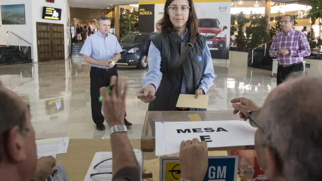 La planta zaragozana de General Motors votó ayer, a lo largo de los tres turnos, a sus 33 representantes sindicales