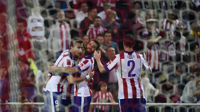 Los jugadores del Atlético celebran uno de los goles