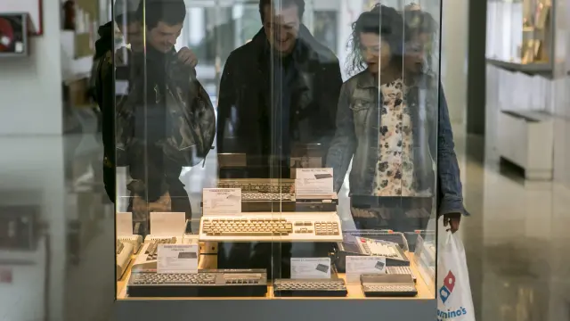 Exposición de ordenadores Spectrum antiguos en Retromañía
