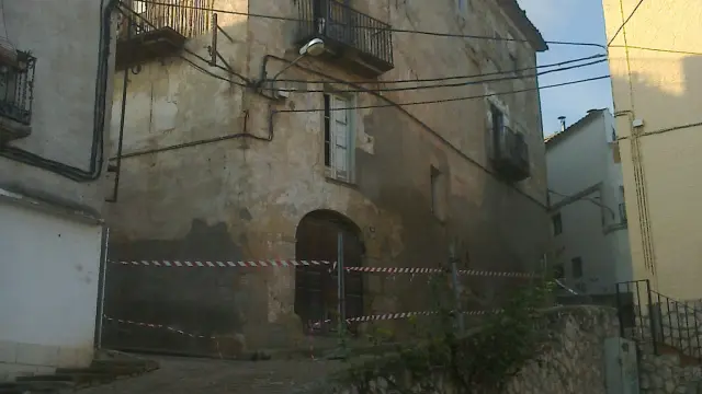 Casa que el Ayuntamiento de Fabara quiere demoler