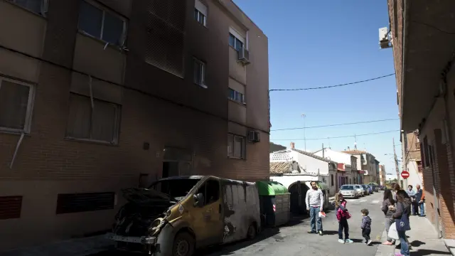 El gamberrismo deja daños considerables en varias viviendas y vehículos de Valdefierro