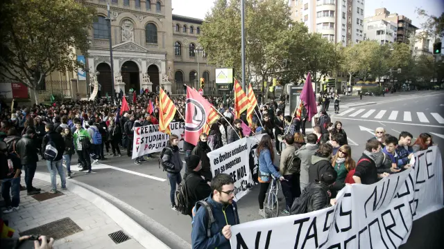 Manifestación estudiantil por el centro de Zaragoza esta mañana
