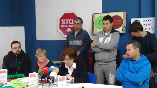 Miembros de la PAH, en la rueda de prensa donde denunciaron el bloqueo de la bolsa de alquiler social.
