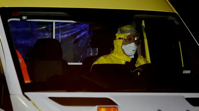 El paciente sospechoso de tener ébola llega al hospital Royo Villanova