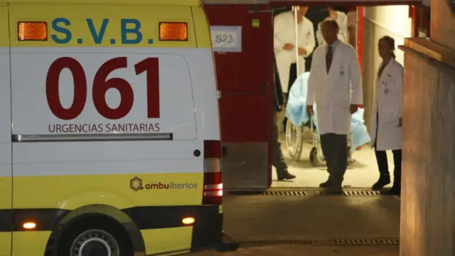 Traslado de un paciente al hospital Royo Villanova de Zaragoza.