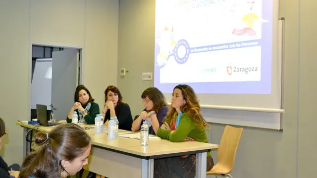 Conferencia bajo el título 'Iniciativas de emprendimiento de mujeres'
