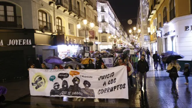 Movimientos sociales y sindicatos durante una manifestación en Zaragoza