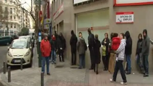 Baja el paro en España en 13.100 personas hasta marzo pero se destruyen 114.300 empleos