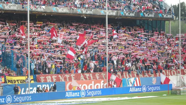 El Atlético prohíbe el acceso con pancartas del Frente Atlético al Vicente Calderón