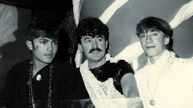 1981. Cachi, Zappa y Carlitos, en el Pub Rosse. Uno de los locales de referencia en la Zaragoza de los 80.